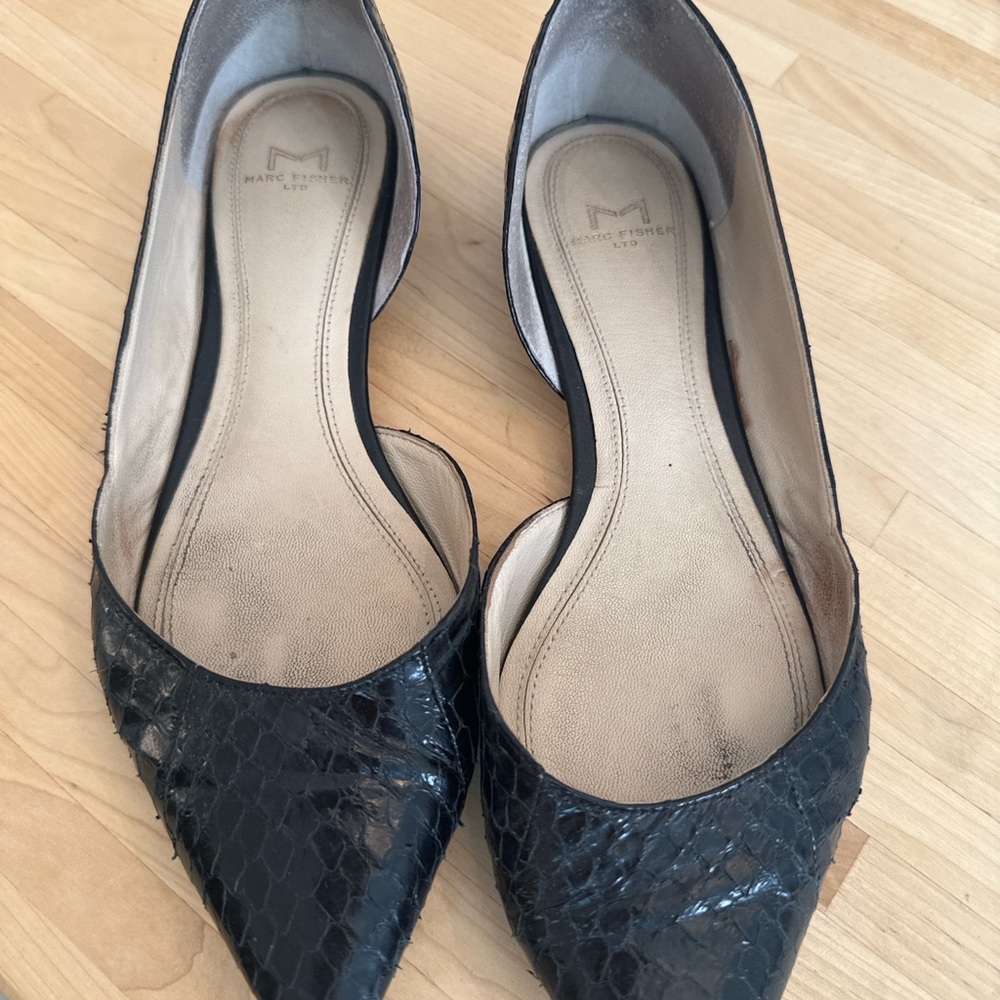 Marc Fisher Size 7 Black Snake Embossed Pointed Toe Flats D’Orsay - Picture 2 of 5